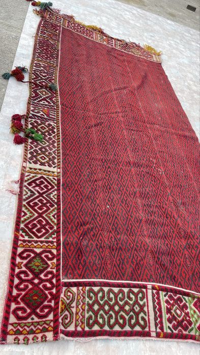 Сатылады ескінің жарға іліп қоятын кілемі