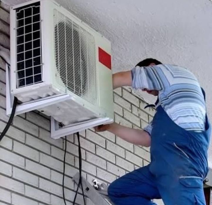 Montez aer conditionat la domiciliul clientului