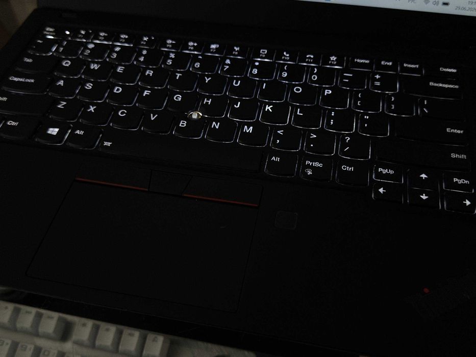 Lenovo ThinkPad X1 Carbon Gen 8 Core i5-10310U ram 8 ssd 256
