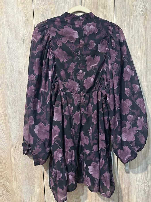 Рокля на цветя - широк ръкав