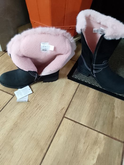 Ghete noi de vânzare