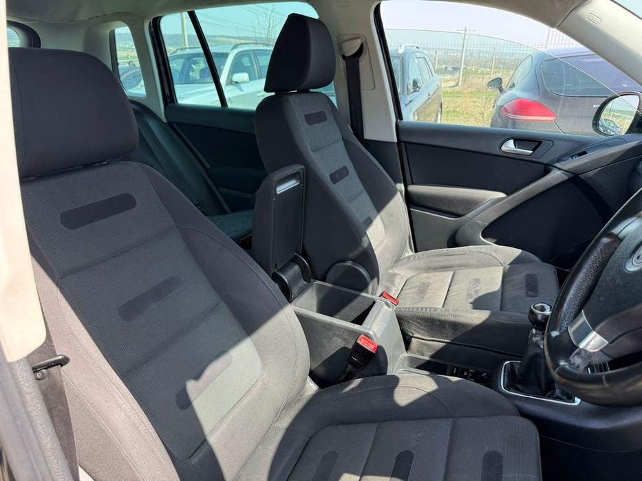 Dezmembrez Vw tiguan 2009 2.0 tdi CBAB 4x4 negru