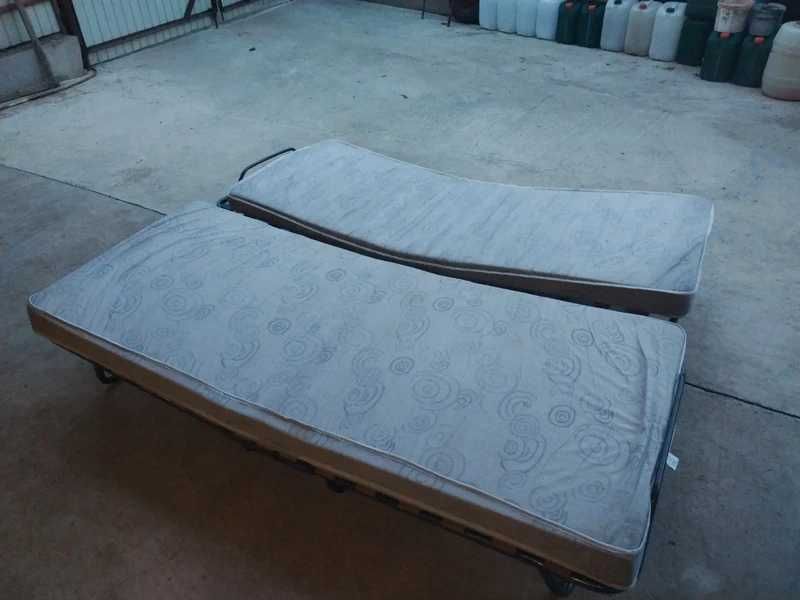 Două paturi pliante 190x 80 centimetri