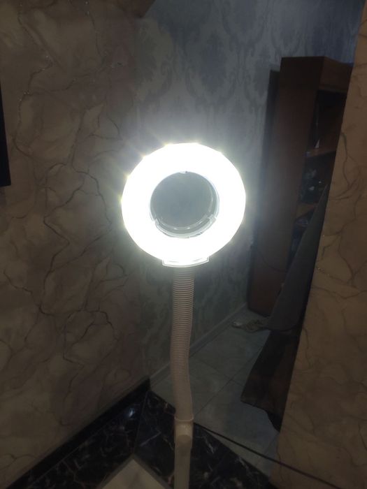 Лампа лупа для салона красоты педикюра маникюра