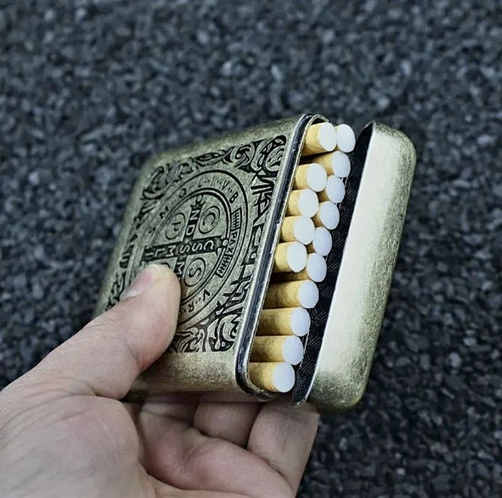 Продам металлический, ретро портсигар.