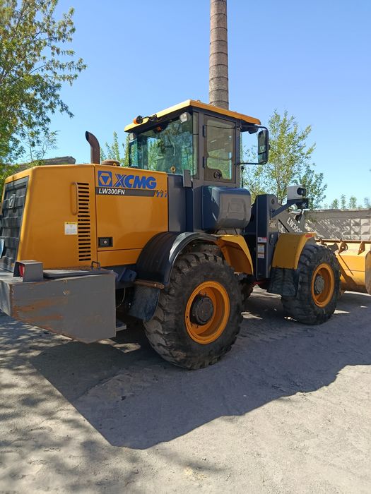 Продам погрузчик LW300