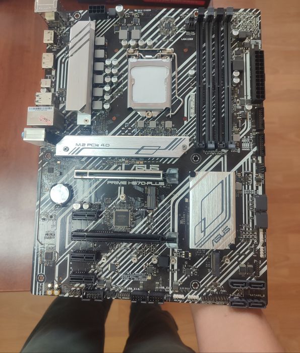 H570 Asus prime plus (Gaming MB) Планка нету !