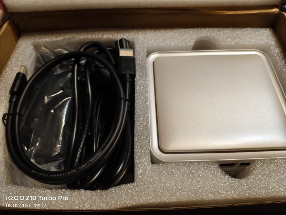 Мини компютър 99%нов