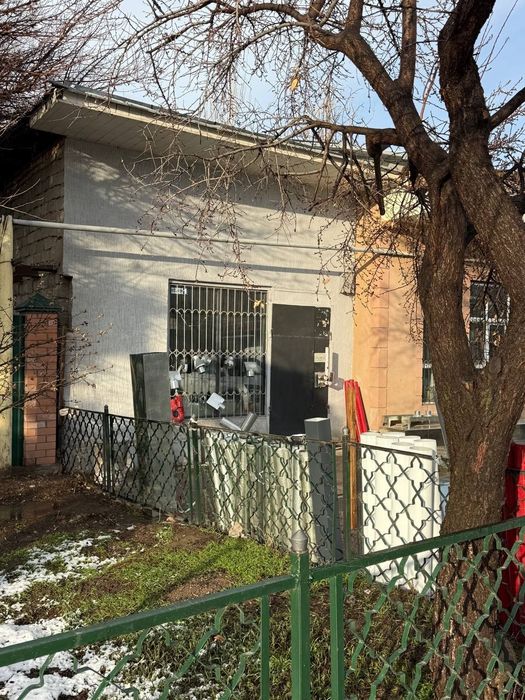 Газалкентда нотурар бино сотилади.