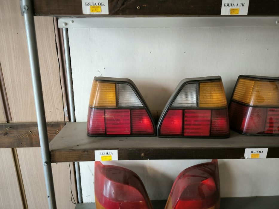 Стопове за автомобили и един комплект фарове за форд