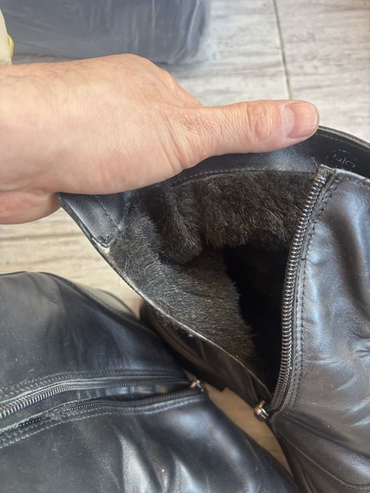 Продам коженые сапожки размер 44