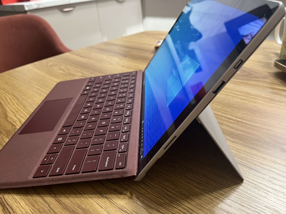 Surface Pro 6 с клавиатурой Alcantara Burgundy i5-8250u 8gb 128 ssd