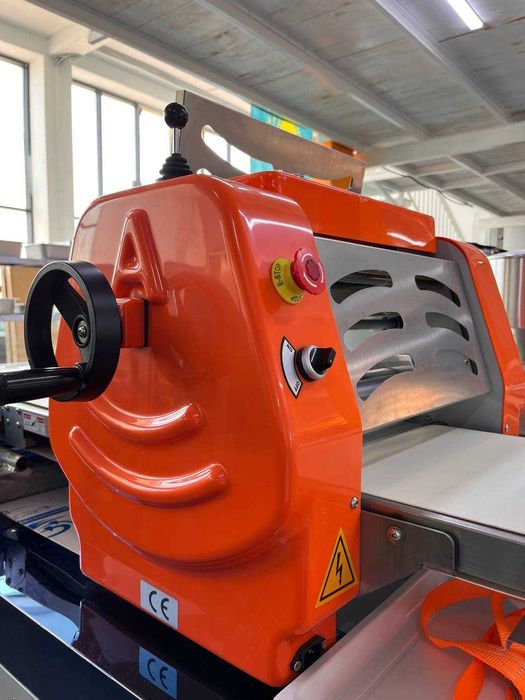 Тестораскаточная машина настольная 30см