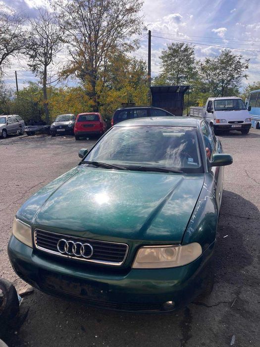 Ауди А4 1.6 бензин 1999  година на части