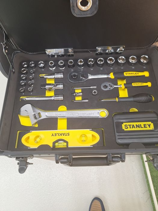 Нов комплект инструменти 119 части STANLEY stmt 72986-1 от Praktiker
