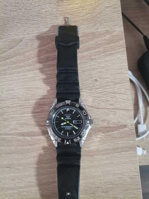 Часовник seiko 5 sport