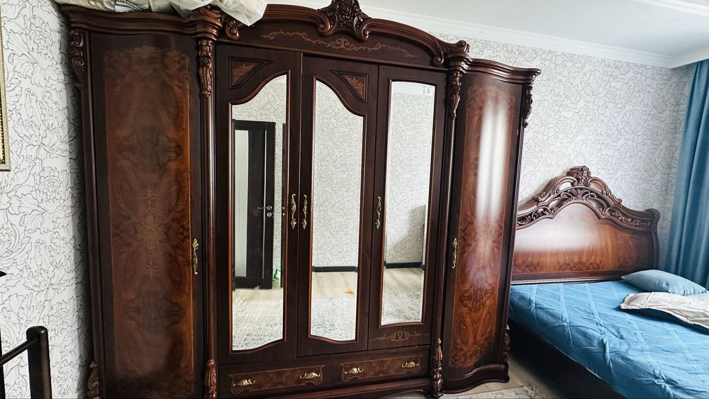 Срочно продам красвый спальный гарнитур