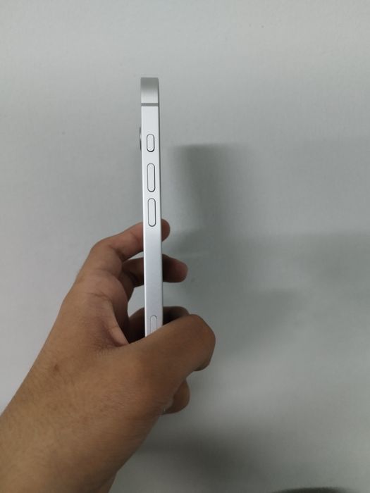 Iphone 16e в идеальном состоянии 128GB 90% СРОЧНО