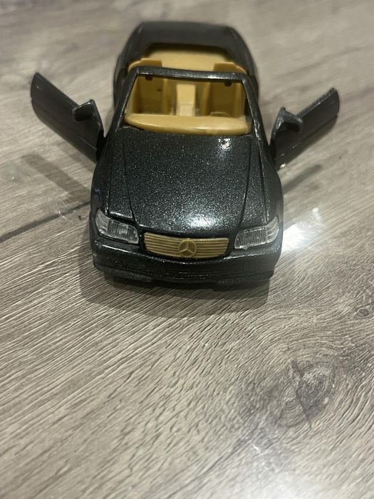 Колекционерска количка Mercedes Benz 500SL