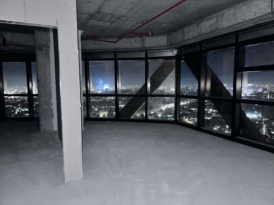 Прадается 2 комнатная угловая кавартира  40 вом этаже ЖК Piramit Tower