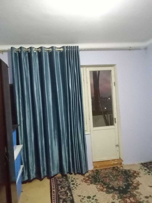 Қувасой шаҳрида жойлашган 3-хонали квартира сотилади