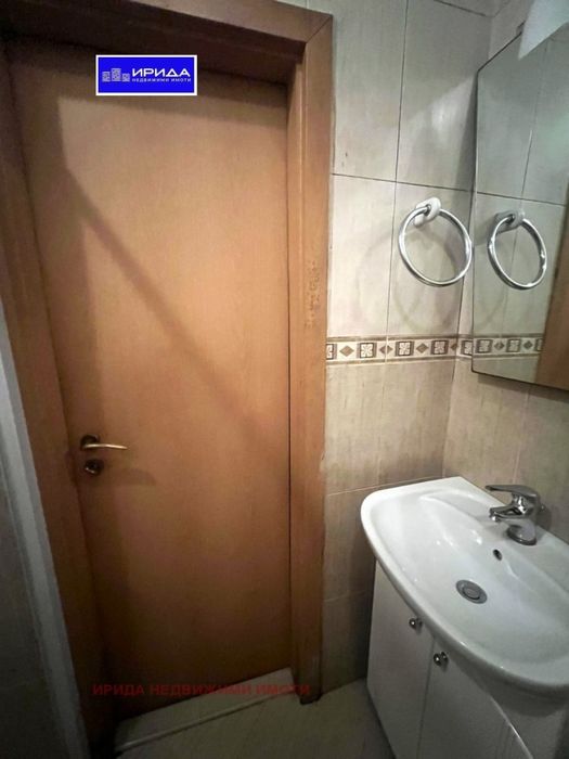 Тристаен апартамент в Бъкстон