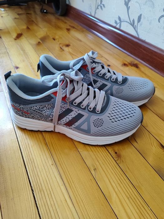 Кроссовки дышащие