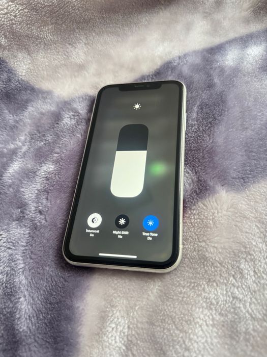 Vand iPhone 11 urgent
