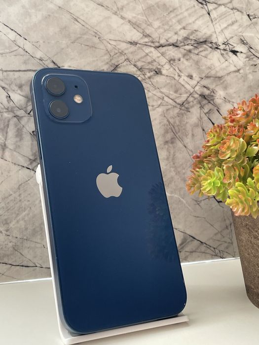 В продаже IPhone 12 64GB