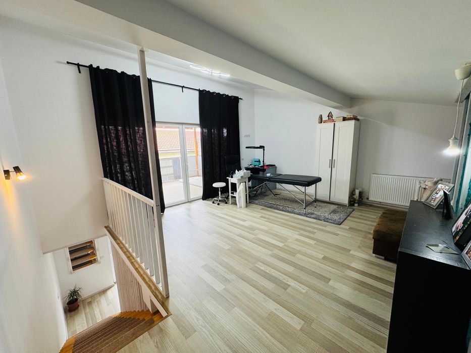 Casa de inchiriat cu 4 camere-de inchiriat sau de vanzare