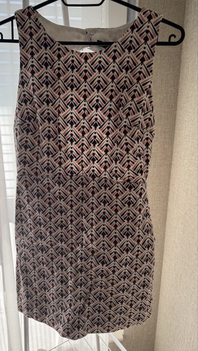 Почти като нов, гащеризон. Удобен и подходящ за всякакви поводи.