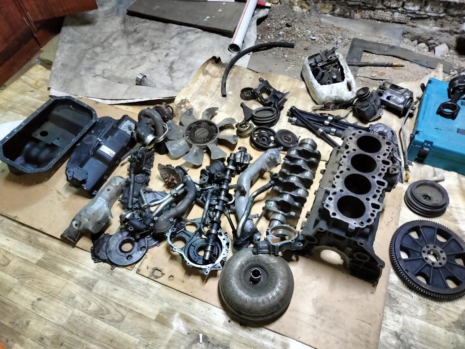 Продам запчасти на двигатель 1 кз