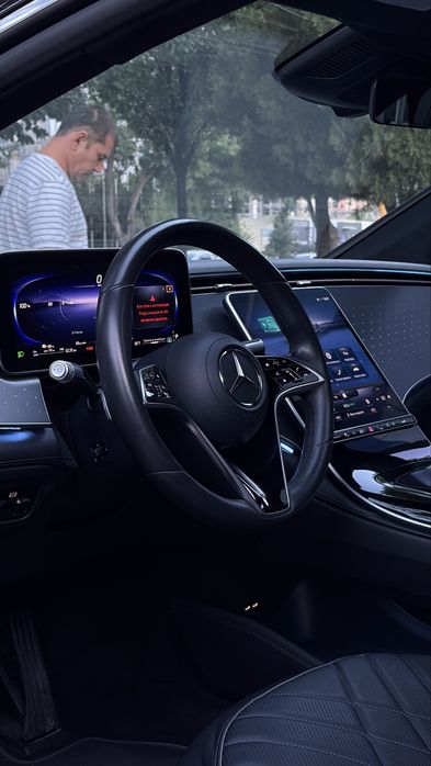Mercedes Benz EQS450+