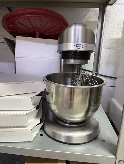 Витринный холодильник, печка, тестомес