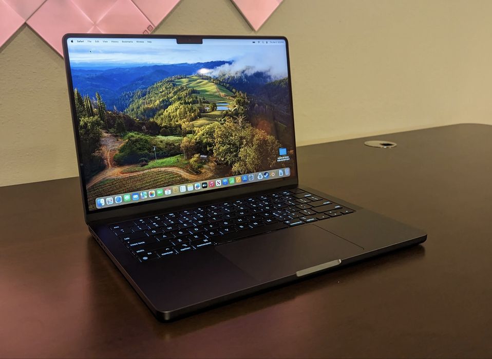 Macbook Pro 14 (M3 Pro 512 GB, 18 RAM)
