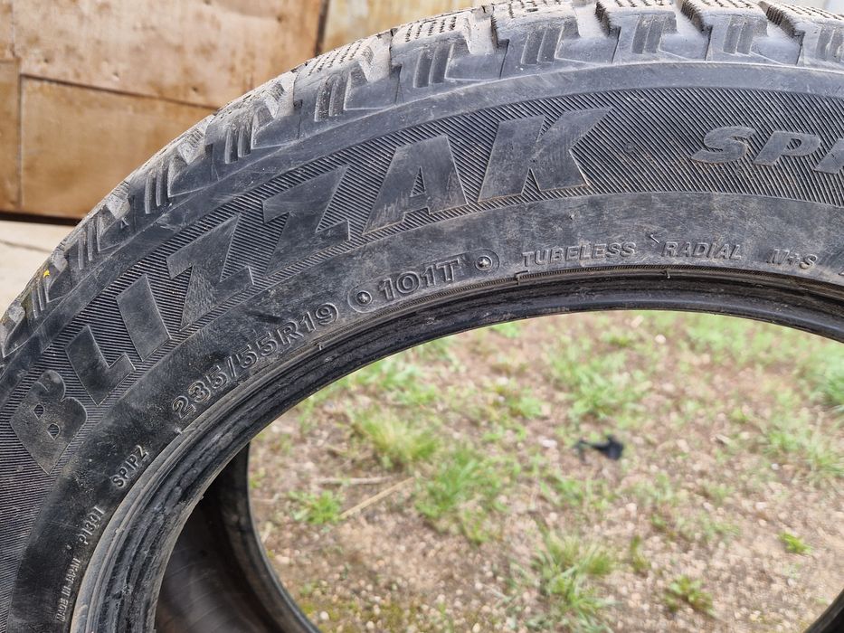 Продам зимнии шины.