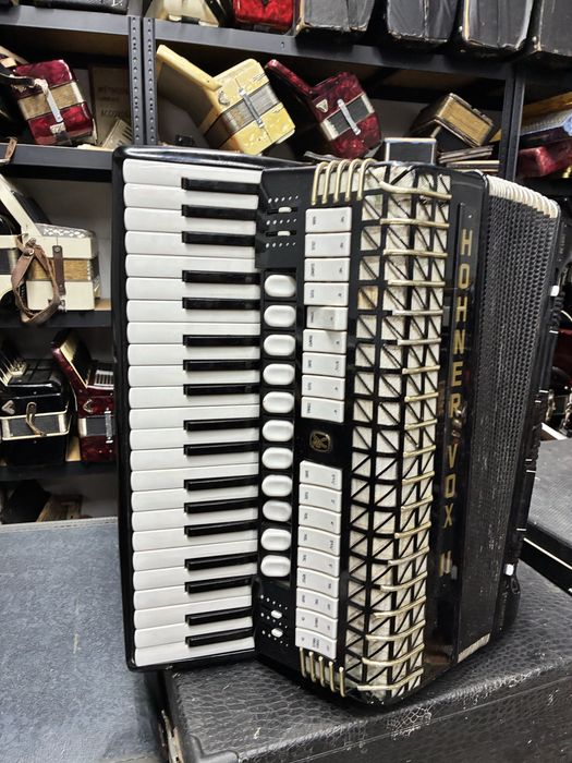 Acordeon Hohner Atlantic IVN deluxe cu 120 de basi