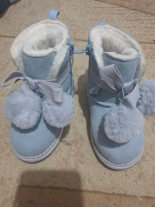 Продам детскую обувь