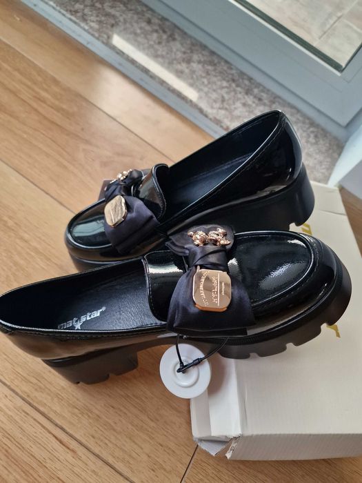 Продавам нови лоуфъри 39 номер