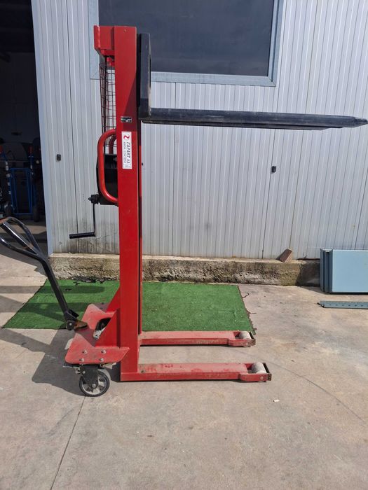 Ръчен стакер до 1000 кг