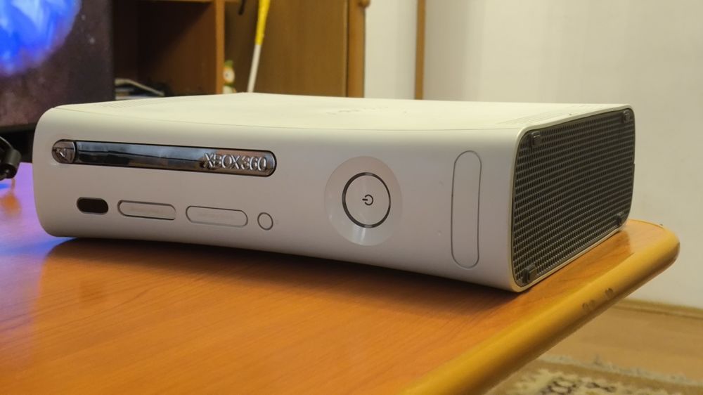 Xbox 360 White + Kinect + Controller | Funcțională | Bună pentru Modare