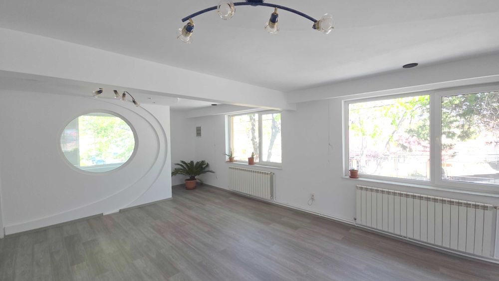 Inchiriez Spatiu zona linistita.