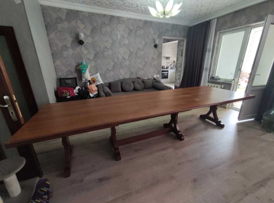 Большой стол на 20 человек