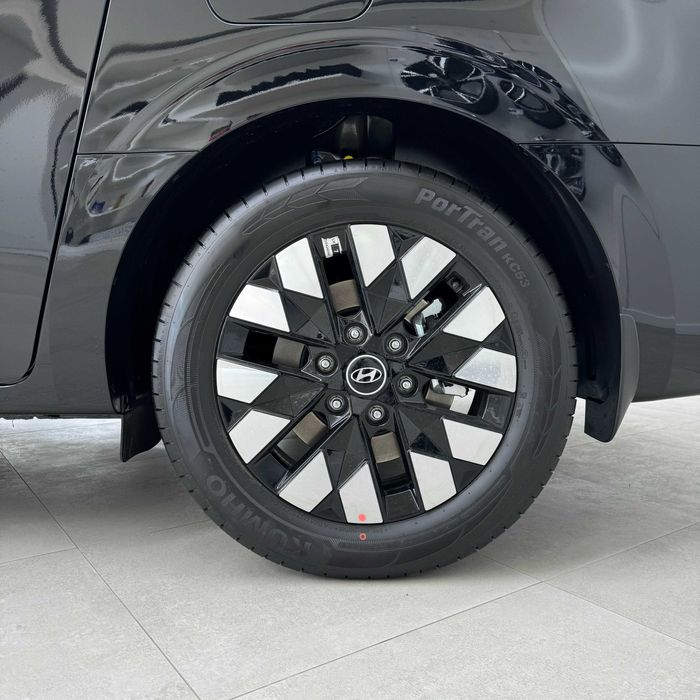 Hyundai Staria Luxe 2026