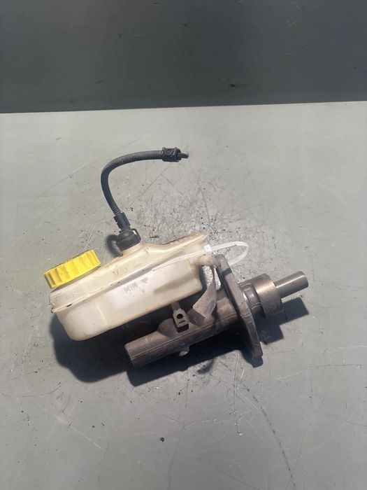 Vas lichid frana Volkswagen VW Polo 2001 1.4 16V MT (101 hp)