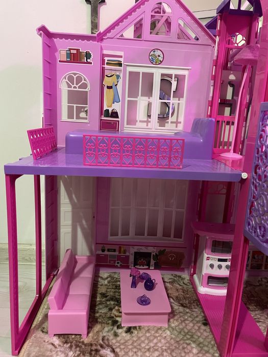 Casa de papusi cu accesorii lift barbie dreamhouse