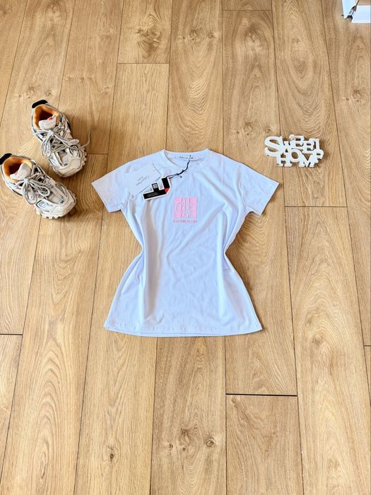 Страхотен суперсвеж ежедневен тишърт C K