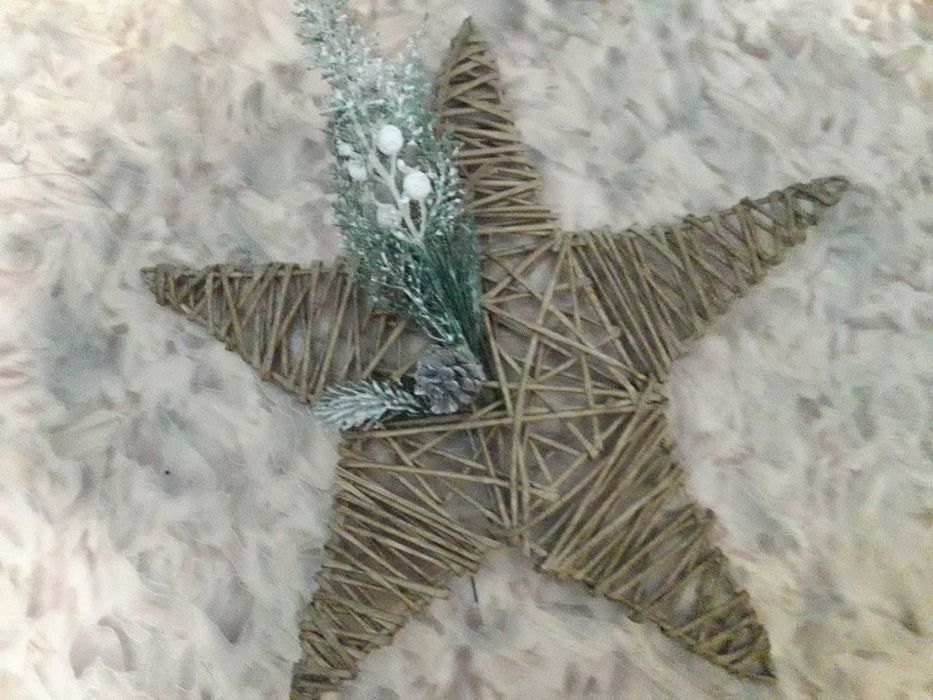 гирлянды, бусы, венки, игрушки