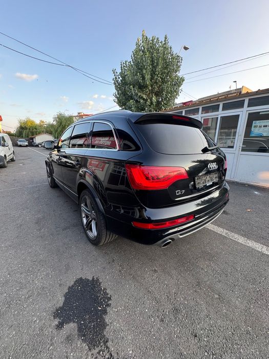 Vând Audi Q7 S-Line