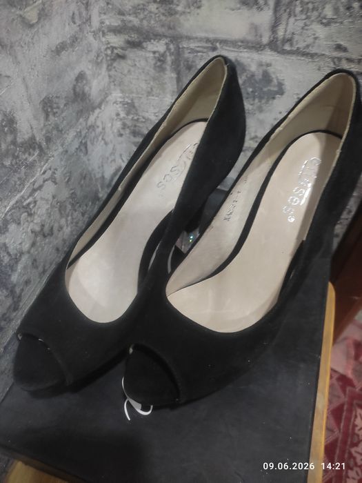 Продам женские туфли